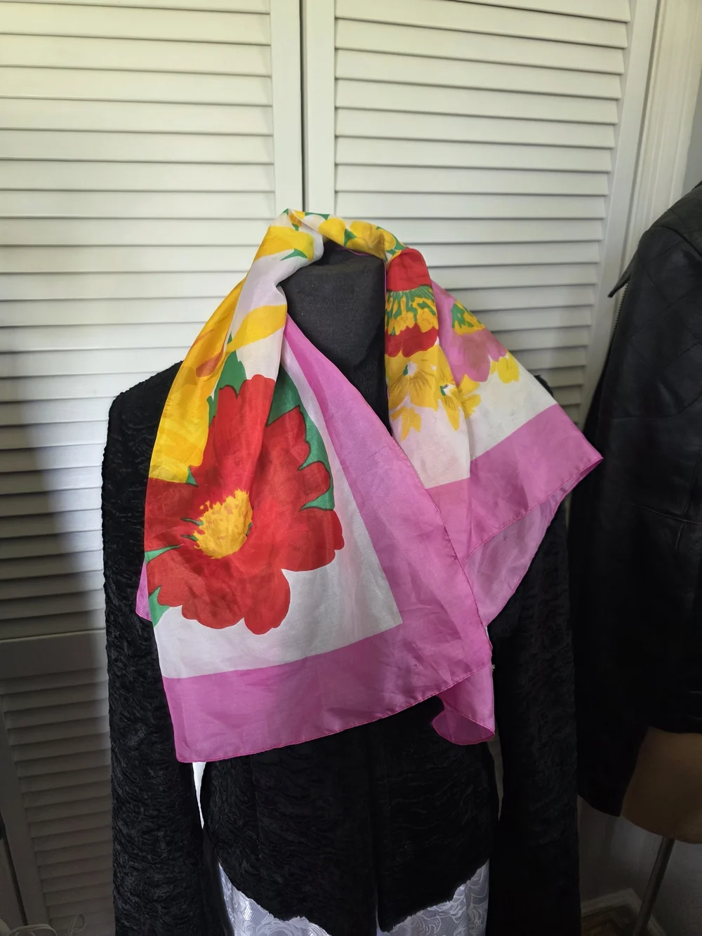 VTG The Vera Companies Floral Square Scarf Pink Red Made in Italy 30x30
